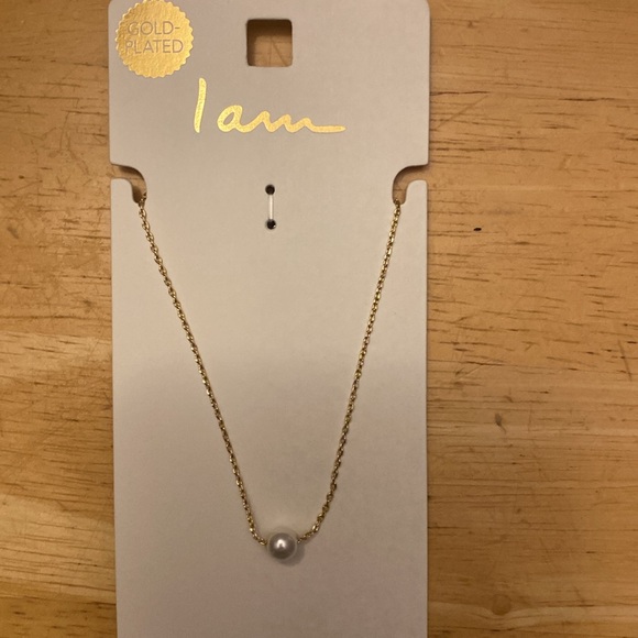 Gold plated and faux pearl adjustable necklace. 16- 18 inches NWT - Picture 3 of 4